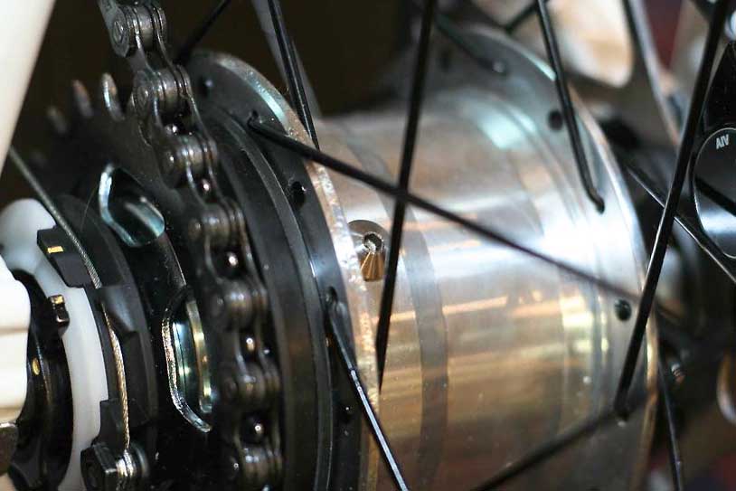 Масляный порт во втулке Shimano Alfine SG-S700