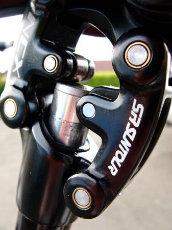 Устройство параллелограммного подседельного штыря с амортизатором SR Suntour SP12 NCX