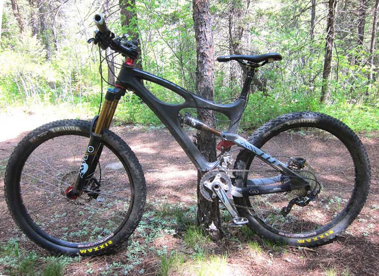 Горный велосипед с покрышками Maxxis Ardent EXO 27,5